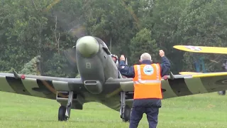 Arrivée des avions La Ferté-Alais