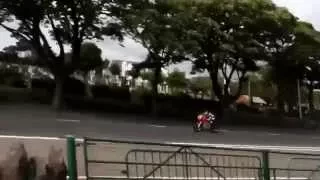 Classic TT 2015 - Lee Johnston Flat Out On His Second Lap Of The Bennetts 500cc Race