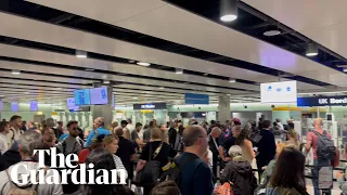 'Nothing ever works': UK passengers delayed at airport passport control after e-gates fail