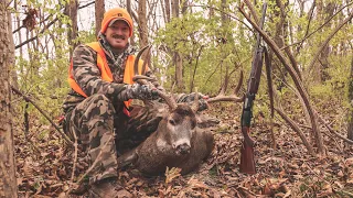 Huge Buck At Base Of Tree I Graphic Deer Hunting 2022