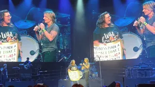 Keith Urban Kansas City T-Mobile brings Fan on Stage  Speed of Now Tour 2022