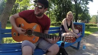 Луганск, Парень сыграл на гитаре от души. Достоин уважения 👍🏻 👍🏻👍🏻 (Сквер ВЛКСМ, 23 июня 2021)