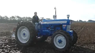 Ford 5000 Four County 4WD Working Hard in The Field Ploughing w/ 3-Furrow Kverneland Plough | DK