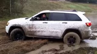 2014 Jeep Grand Cherokee in the mud - WK2 off-roading