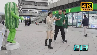 【213】说我像“土豆”  那就要付出代价.Watermelon strip doll funny prank in China.