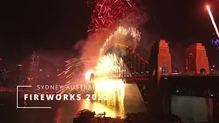 Pháo hoa tuyệt đẹp chào đón năm mới 2022 - Beautiful fireworks - New Year 2022 - Sydney (Australia)