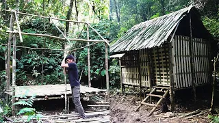 Six months of survival in the Tropical Rainforest - Episode 1 - Make a fire and build a hut