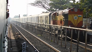 12283 Ernakulam - Nizamuddin Duronto Express Crossing 50105 Sindhudurg Passanger : Konkan Railways