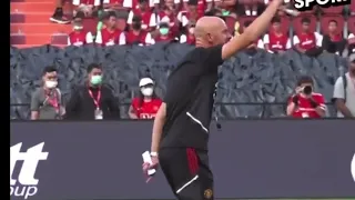 Erik Ten Hag Screaming at Jadon Sancho to Pass the Ball during Manchester United Training