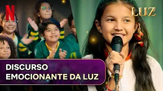 Luz finalmente é aceita como aluna da escola! | Luz | Netflix Brasil