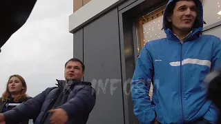 Пьяные мужчины приставали к девушкам в KFC