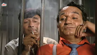 Bhai Bhai Pe Bharosa Nahi Karta Hai, Chor Chor Pe Rakh Hi Sakta Hain - Dev Anand - Johnny Mera Naam