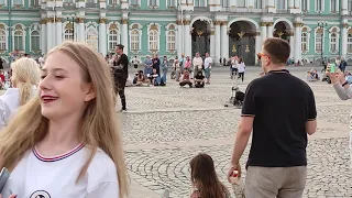 Валентин Стрыкало - "Наше лето", на Дворцовой площади выступает уличный музыкант Евгений Морган...