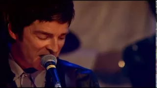 Noel Gallagher's High Flying Birds - Everybody's on the Run (NME Awards 2012)