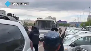 Прислужники вредителей разгоняют митинг по поводу защиты леса вокруг Озера Байкал