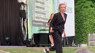 Leslie Clio - I couldn‘t care less (Hamburg Stadtpark 04-08-19)