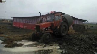 Трактор застрял в грязи  Уникальная подборка Tractor stuck in mud compilation 2016, NEWВойны Бездоро