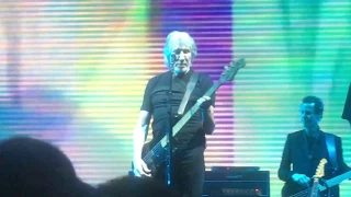 Roger Waters - Another Brick In The Wall Parts 2 & 3 - Meadowlands, 2017-05-21