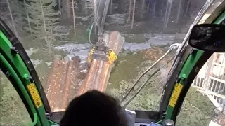 Forwarder John Deere 1910g  - Cab view