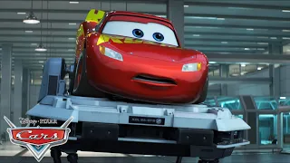 Cars 3 | Bliksem McQueen en de botsing simulator | Disney NL