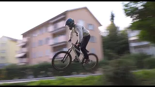 Urban freeride on dirt