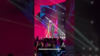 Ana Castela e Gusttavo Mioto cantando juntos no TikTok Awards