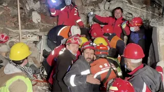Chinese rescue team helps rescue earthquake survivor in Türkiye