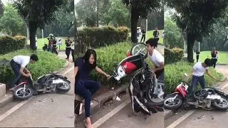 Tak Terima Ditilang, Pemuda Ini Ngamuk Hancurkan Sepeda Motor Didepan Polisi, Videonya Viral!