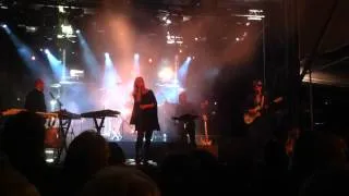 Barbara Carlotti 'L'amour, l'argent, le vent' - Live @ La Fête de l'Humanité (14-09-2012)