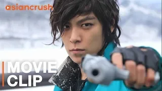 Lee Byung-hun vs. T.O.P in stand off for ransom of little girl | Clip from 'Iris: The Movie'