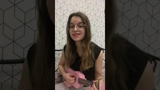 „dziewczyna z warkoczami” na ukulele