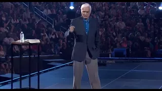 Ravi Zacharias Speaks To 40,000