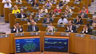Top News - Ukraina drejt hyrjes në BE!/Parlamenti Europian i jep statusin e vendit kandidat