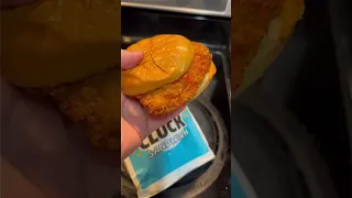 Jack In The Box | Blazin Cluck Sandwich 🥪 | Kinda Salty