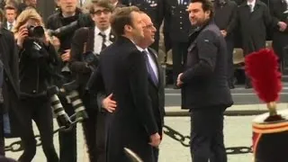 Hollande et Macron ensemble à la cérémonie du 8 mai (2)