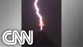 Fotógrafo registra raio atingindo Cristo Redentor | CNN PRIME TIME