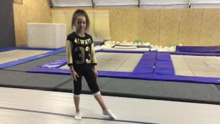 Как делать колесо без рук 🤸🏽‍♀️ How To Do An Aerial (no hand cartwheel)