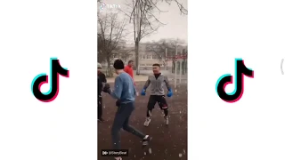 Боксёр танцует под Двигаться - Raim (Tik Tok)