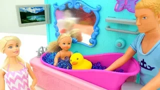 Mejores juguetes de Barbie español. ¡Evi está enferma!