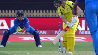 Lanning goes for a duck! - #WWC17 Nissan Play of the Day!