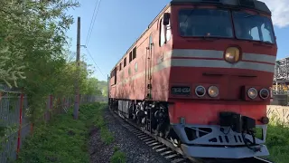 Тепловоз ТЭП70-0564 с пригородным поездом