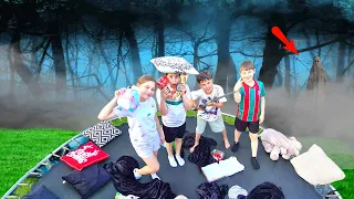 HET SPOOKT HIER  😱😱😱 - 24 UUR TRAMPOLINE CHALLENGE