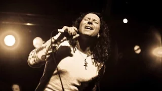 Journey with Steve Augeri: "Separate Ways" (Worlds Apart), en directo, año 2005.