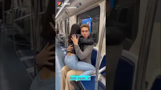 поцеловал живот в метро