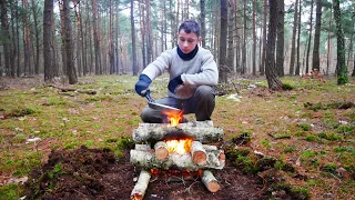 Ognisko typu studnia, wypalanie patelni i kanapka z karkówką- wyjście do lasu