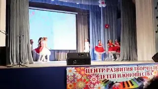 "До-ре-ми" исполняет ансамбль "Ягодка" песню хора "Великан".