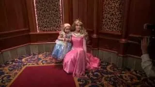 Sleeping beauty Aurora meets Nikki Levu - Disneyland July 2014