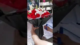 florist bouquet wrapping skill