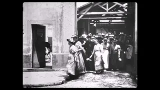 La Sortie de l'usine Lumière (1895) | Louis Lumière