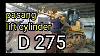 Assembling lift cylinder Komatsu big buldozer D275